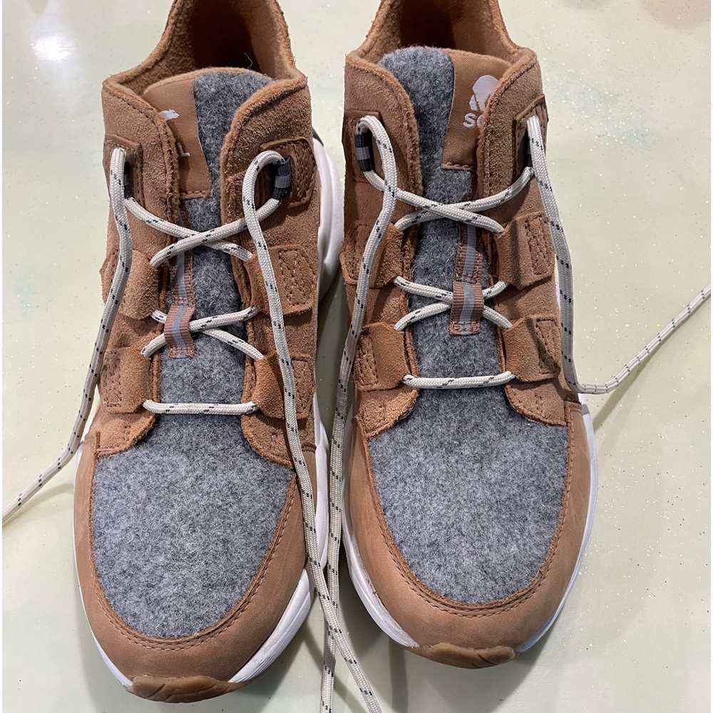 Sorel trainers casual style. Women’s Size US 9. Worn Once.